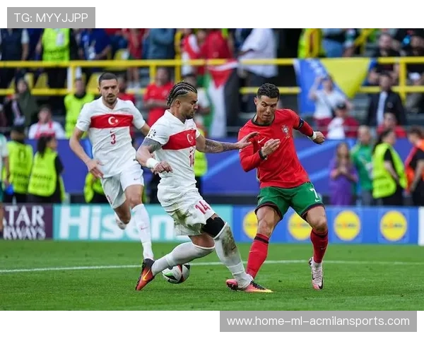 C罗被拍到在凌晨为队友做康复训练，团队责任感展露