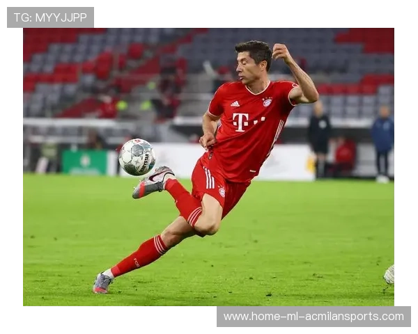 拜仁中路短传联动制造良机，莱万推射建功