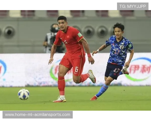 国足归化中后卫亮相