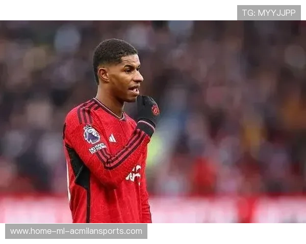 拉什福德中路突破后一脚劲射得分