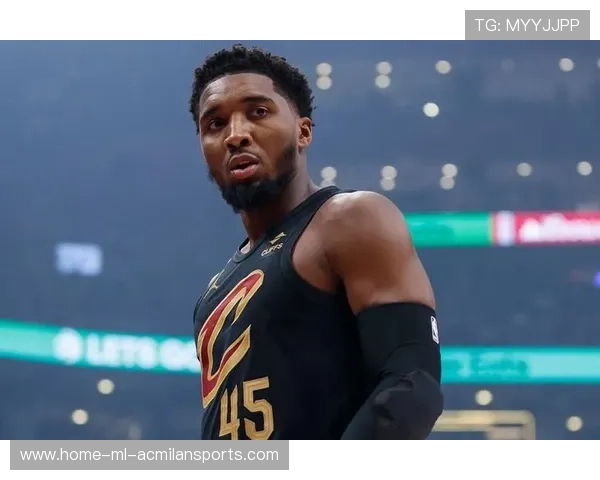 米切尔末节稳稳中投，骑士守住关键优势