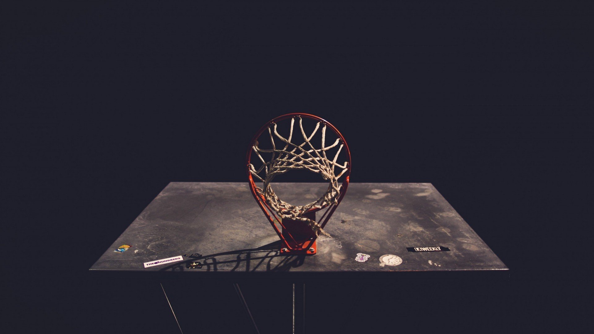 由于季后赛激烈程度陡增,NBA 官方今日宣布对季后赛第二轮的赛程进行了微调,以保证球员休息。